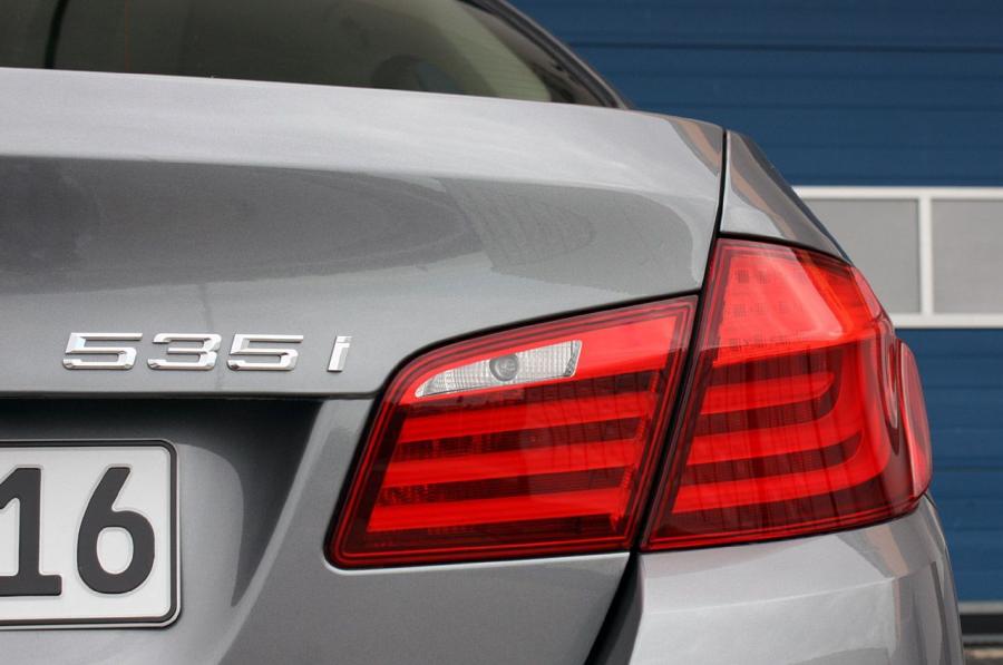  BMW 535i 2011 года  (фото 41 из 48)
